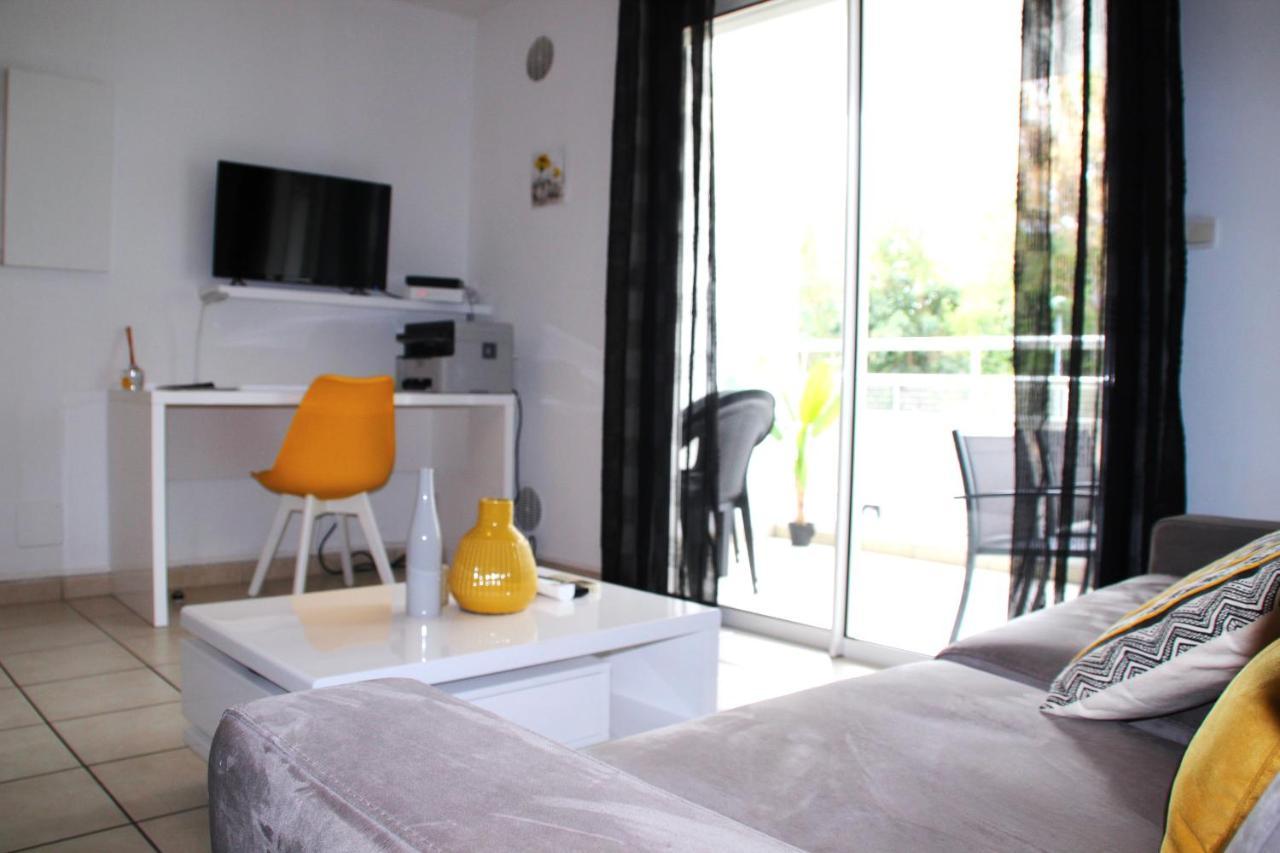 Studio Moderne, Centre-Ville, Au Calme, Parking Prive La Possession Ngoại thất bức ảnh
